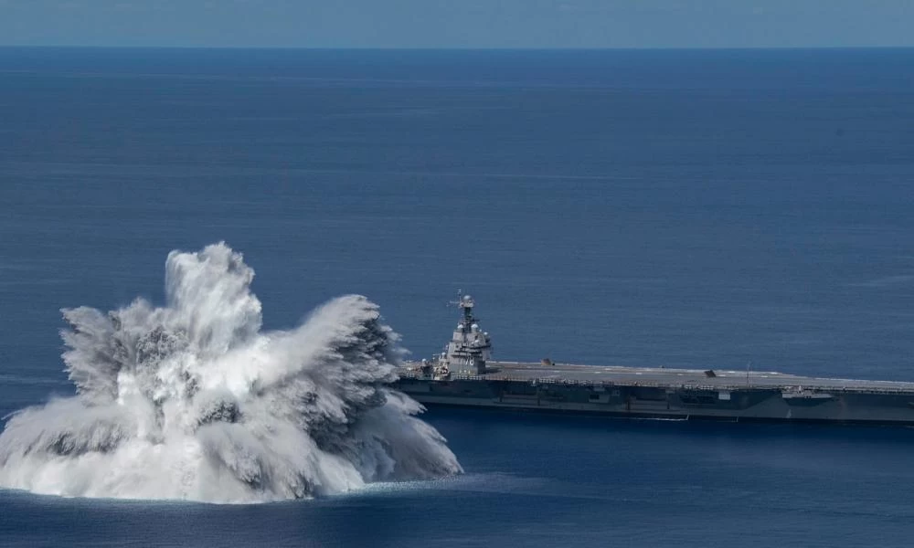 Εγκλητικό βίντεο με έκρηξη 18 τόνων εκρηκτικά σε αεροπλανοφόρο των ΗΠΑ!